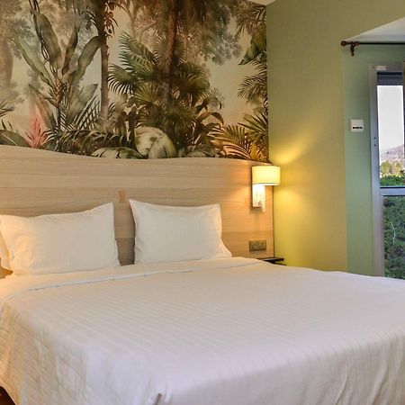 Logis Hotel Restaurant Le Chene Vert Rocher المظهر الخارجي الصورة