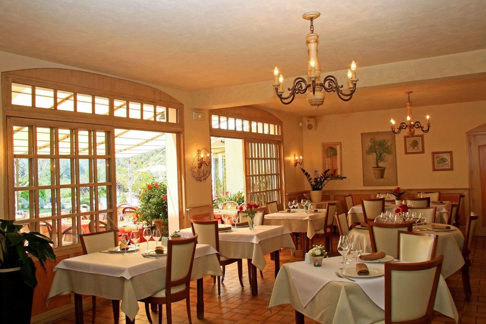 Logis Hotel Restaurant Le Chene Vert Rocher المظهر الخارجي الصورة