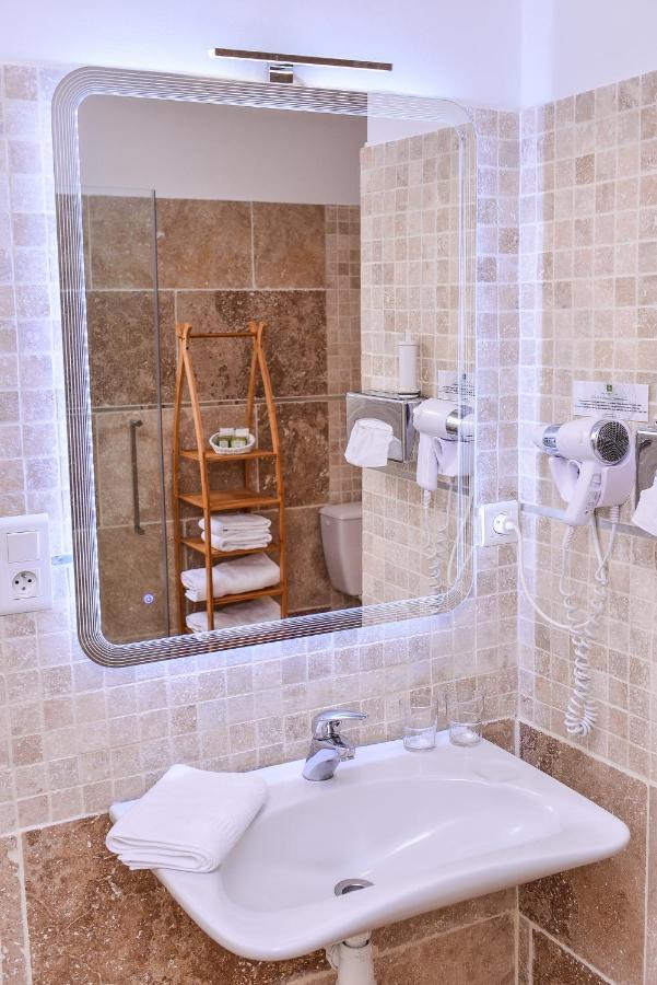 Logis Hotel Restaurant Le Chene Vert Rocher المظهر الخارجي الصورة