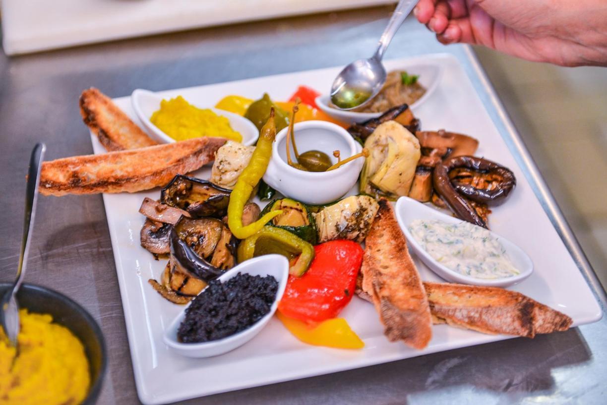 Logis Hotel Restaurant Le Chene Vert Rocher المظهر الخارجي الصورة